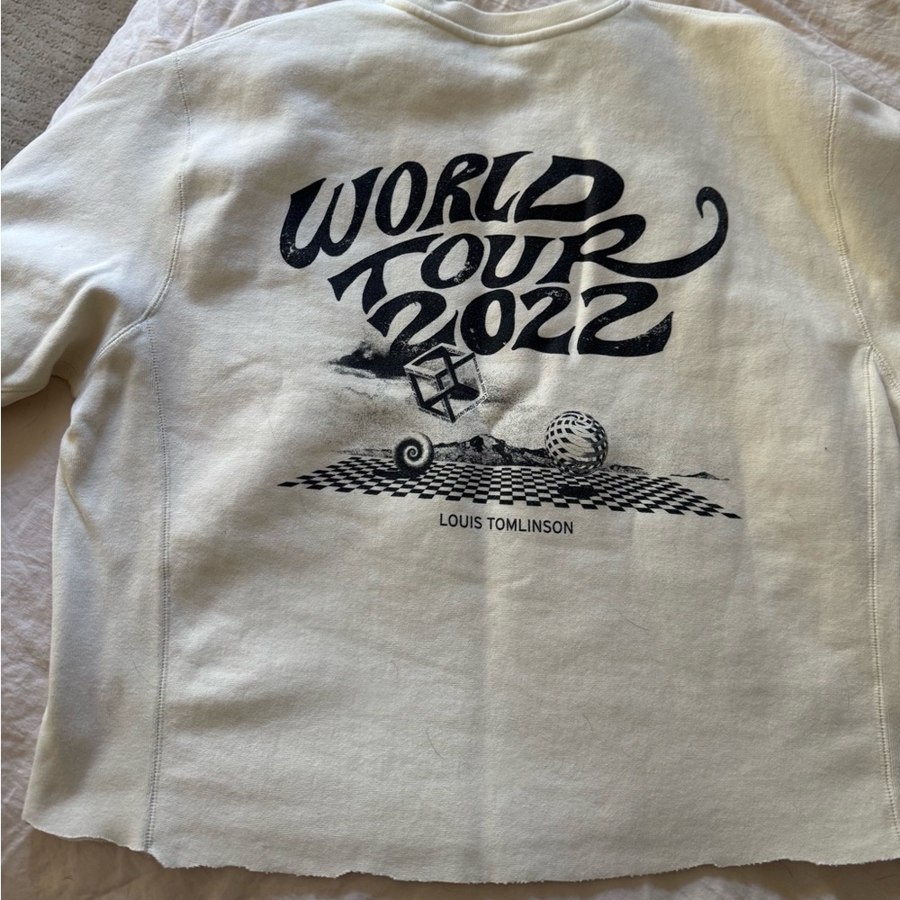 Louis Tomlinson World Tour 2022 - white